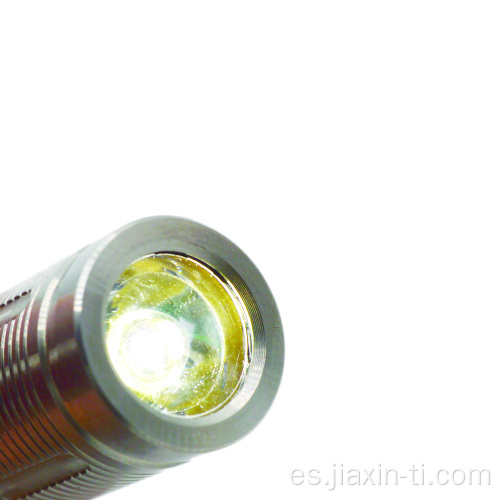 Linterna de titanio recargable de diseño personalizado